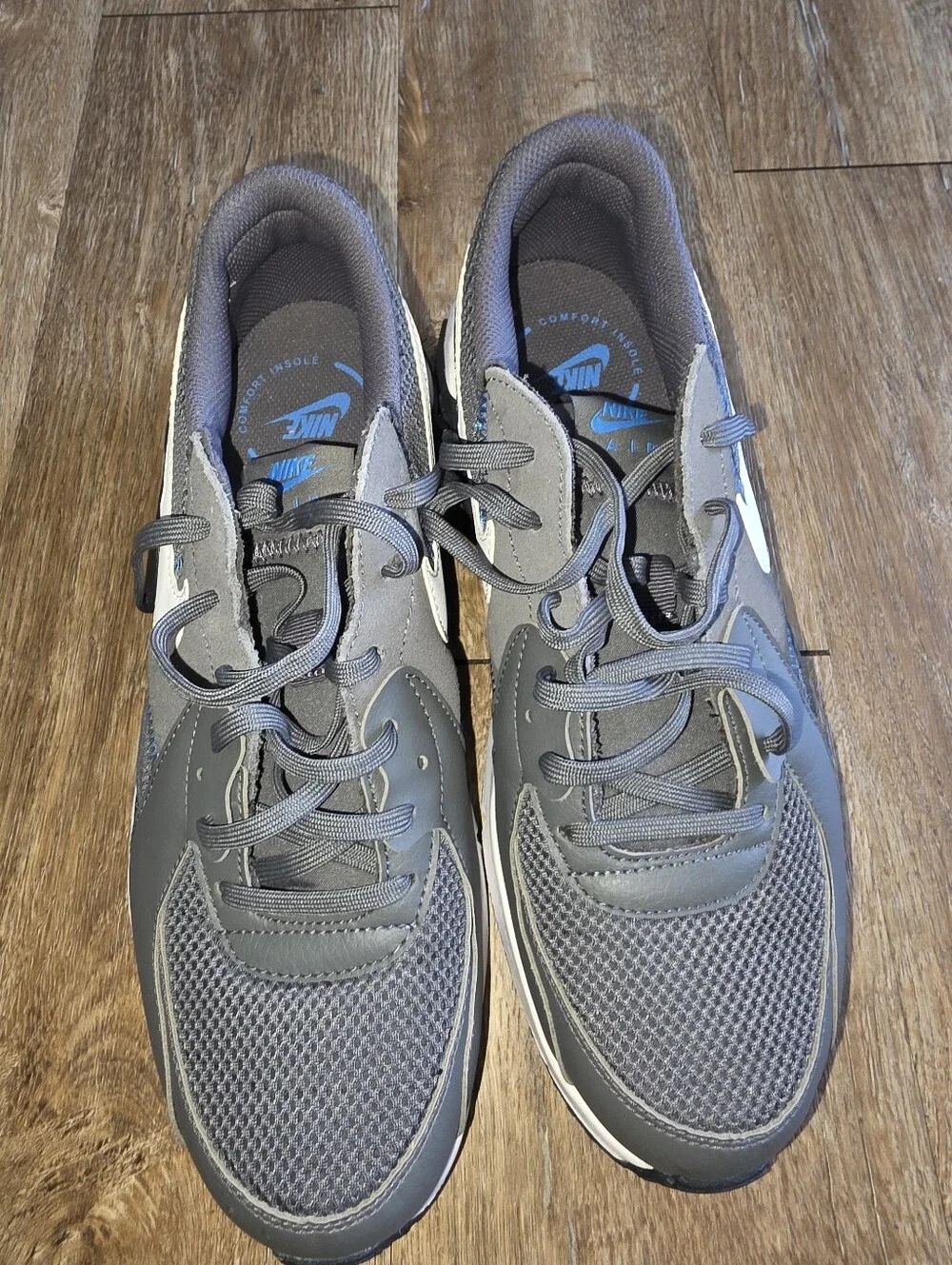 Used Mens Nike Air Max Size 9 No Box Worn Once